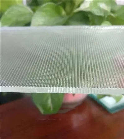 Шарено безопасно закалено стъкло